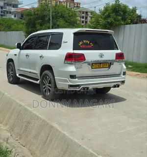Toyota Land Cruiser 4.5 V8 VXR 2021 White