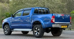 Toyota Hilux 2016 Blue