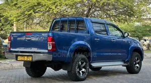 Toyota Hilux 2016 Blue