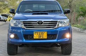 Toyota Hilux 2016 Blue