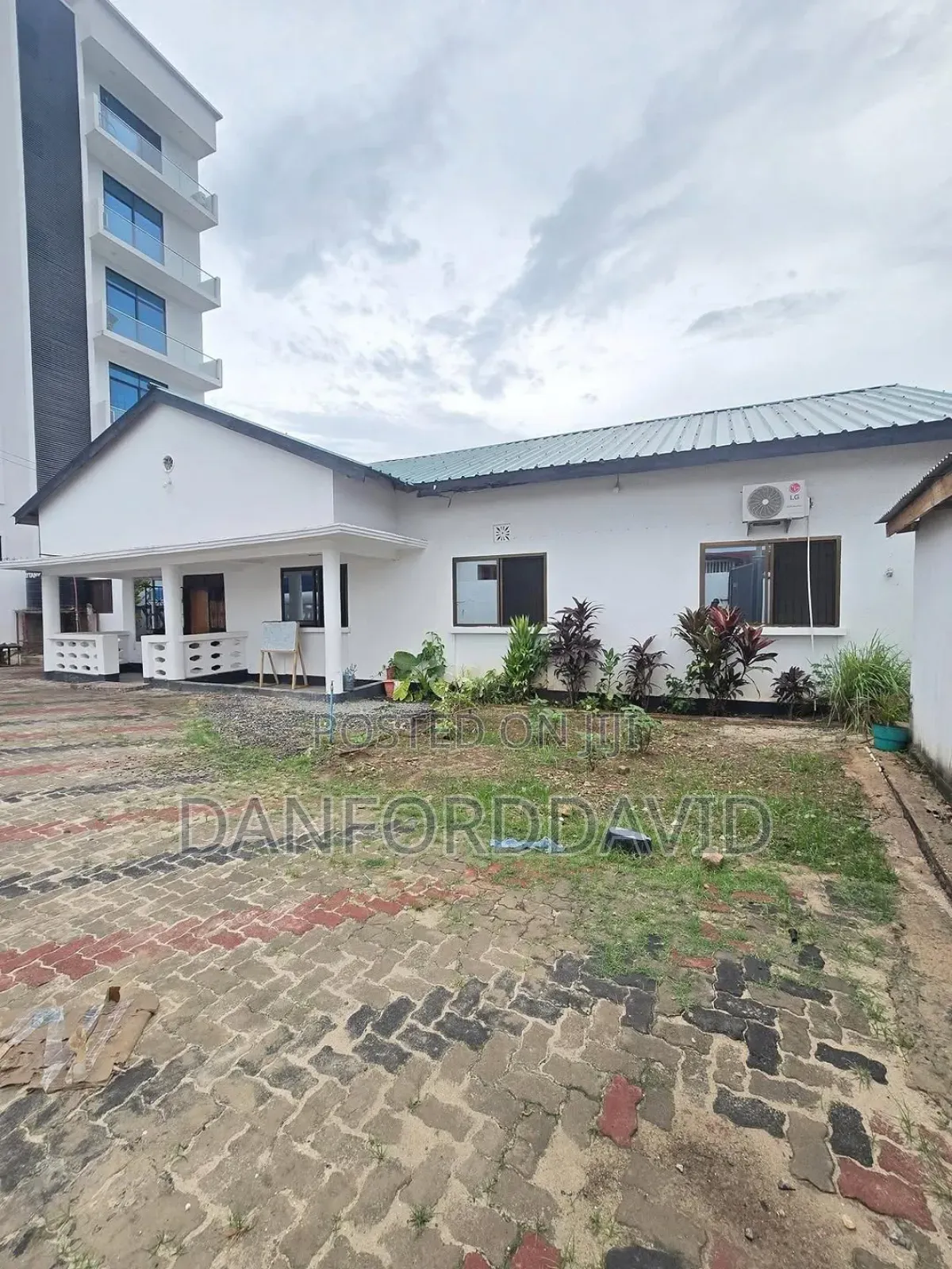3bdrm Apartment in Kahwa Real Estate, Mikocheni for rent
