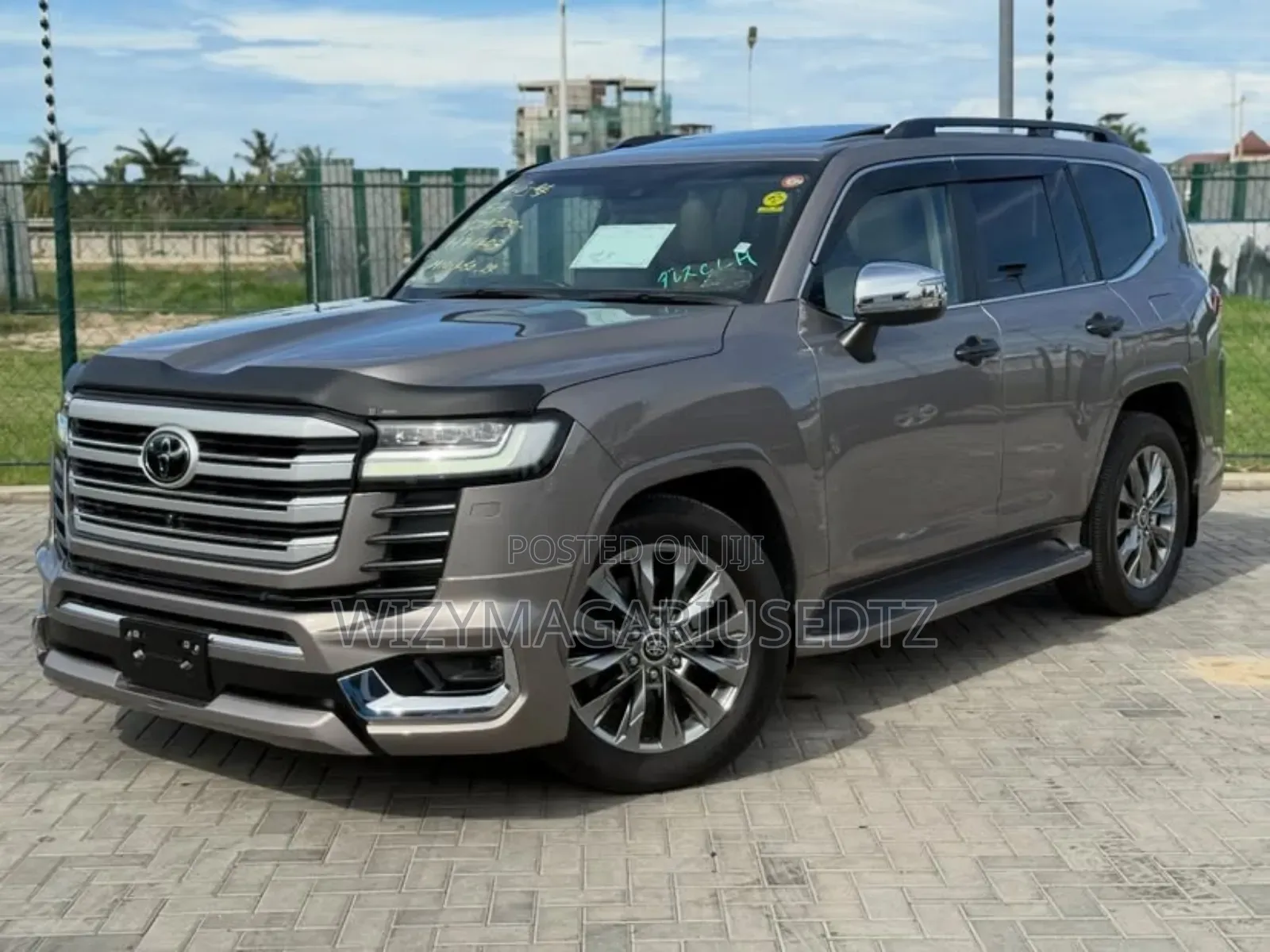 Toyota Land Cruiser LC300 2024 Beige