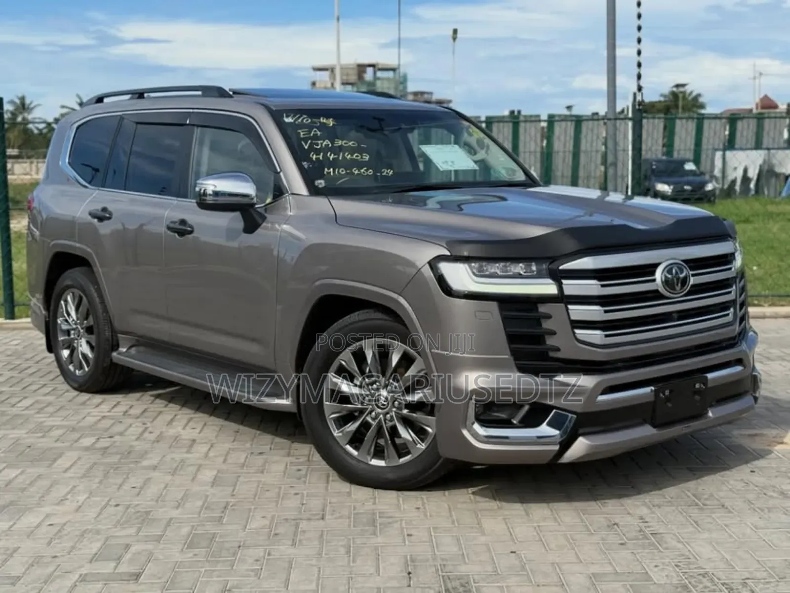 Toyota Land Cruiser LC300 2024 Beige