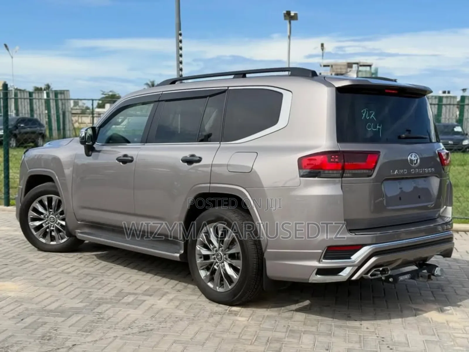 Toyota Land Cruiser LC300 2024 Beige