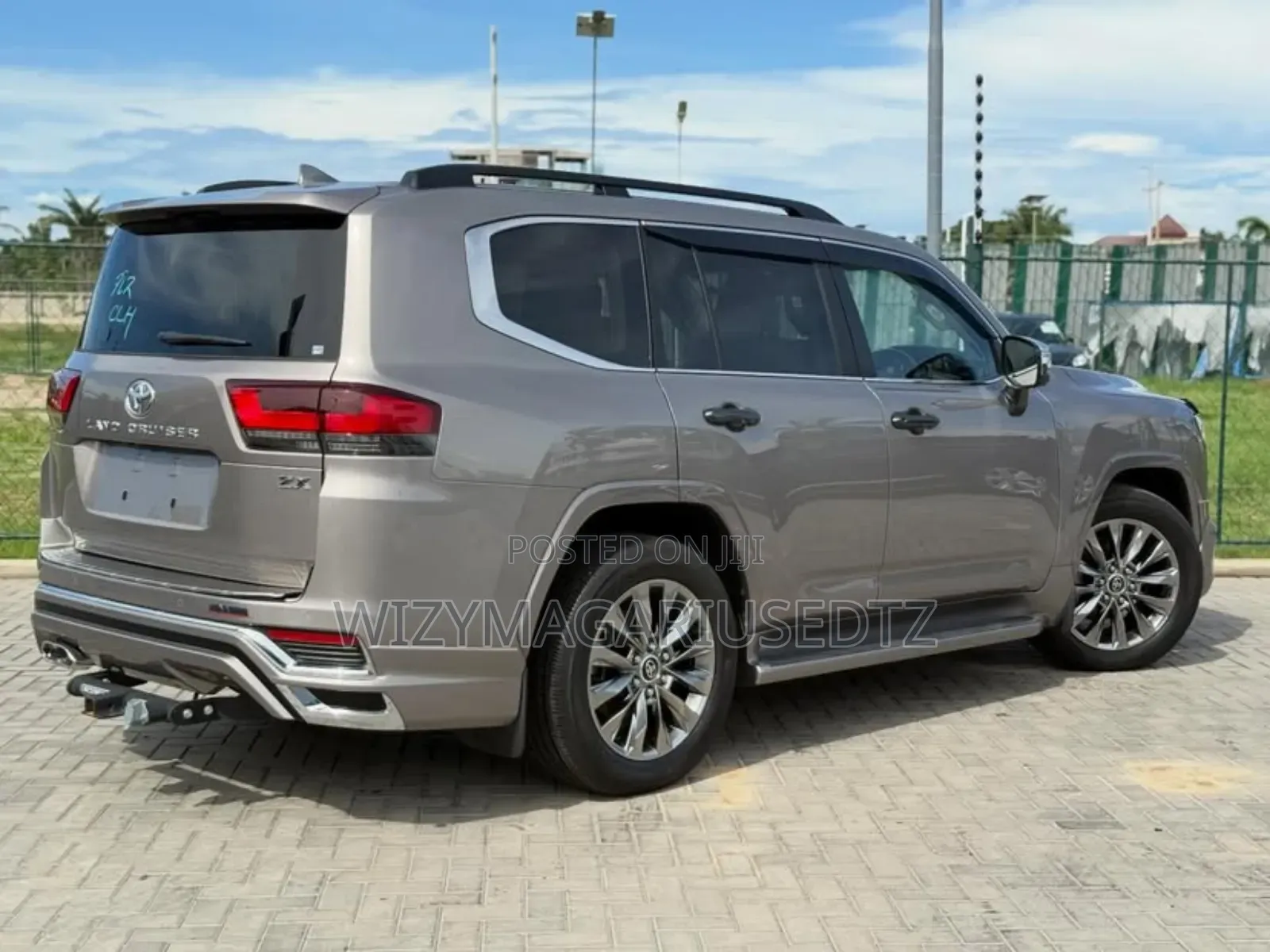Toyota Land Cruiser LC300 2024 Beige