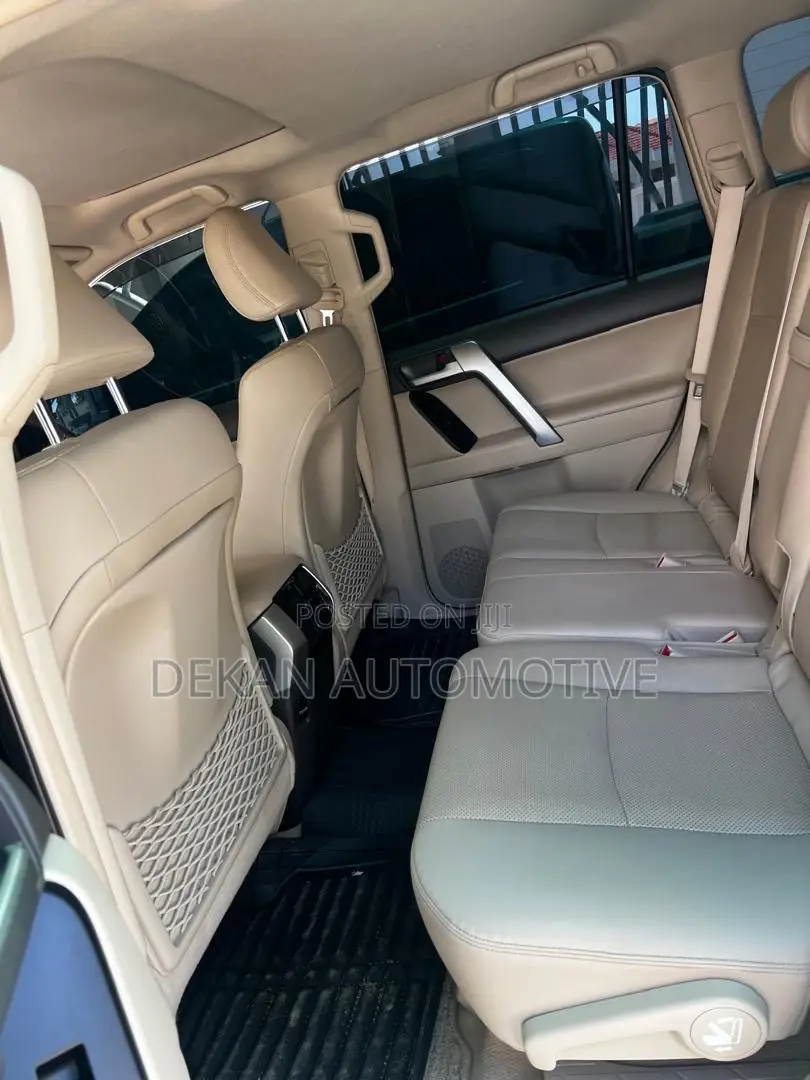 Toyota Land Cruiser Prado 2.7 2023 Black