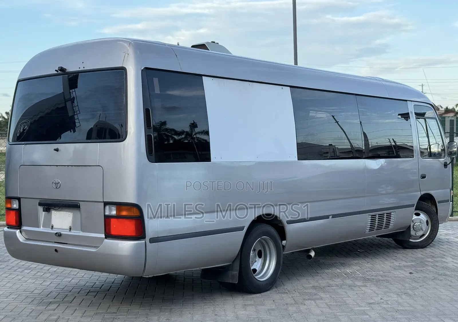 Toyota Coaster 1998 Silver