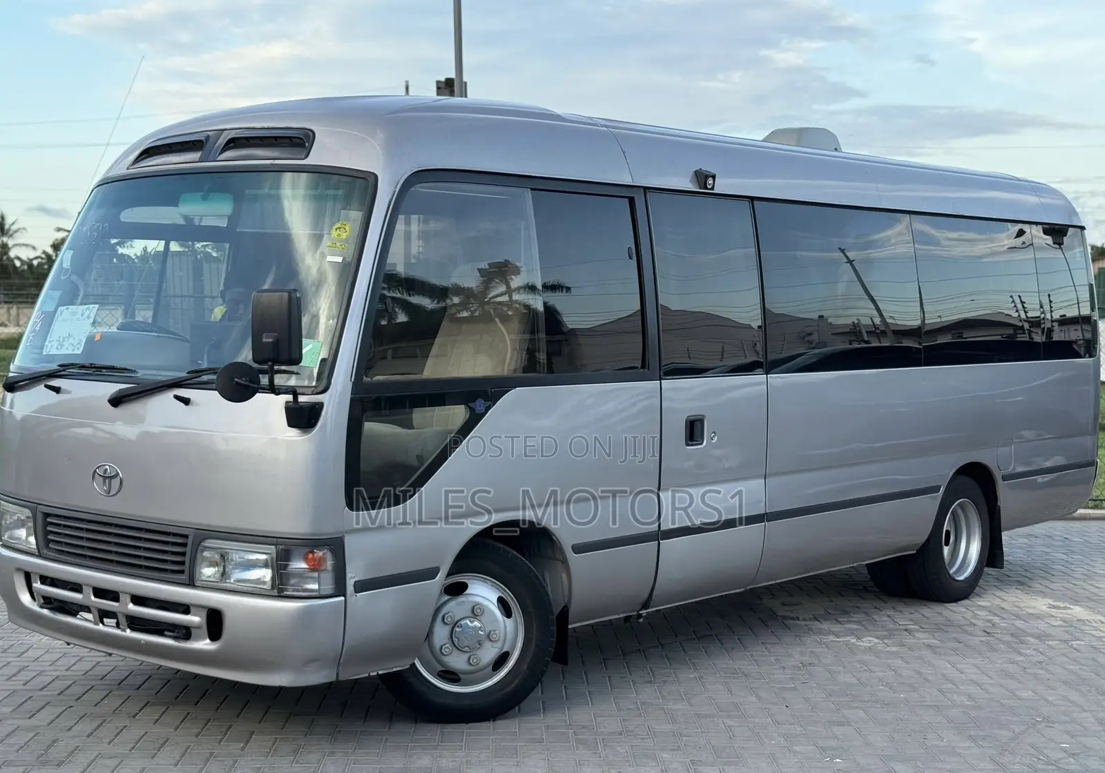 Toyota Coaster 1998 Silver