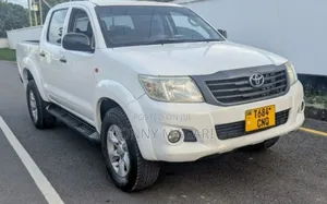 Toyota Hilux 2012 White