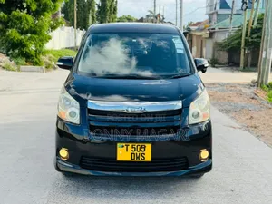 Toyota Noah 2010 Black