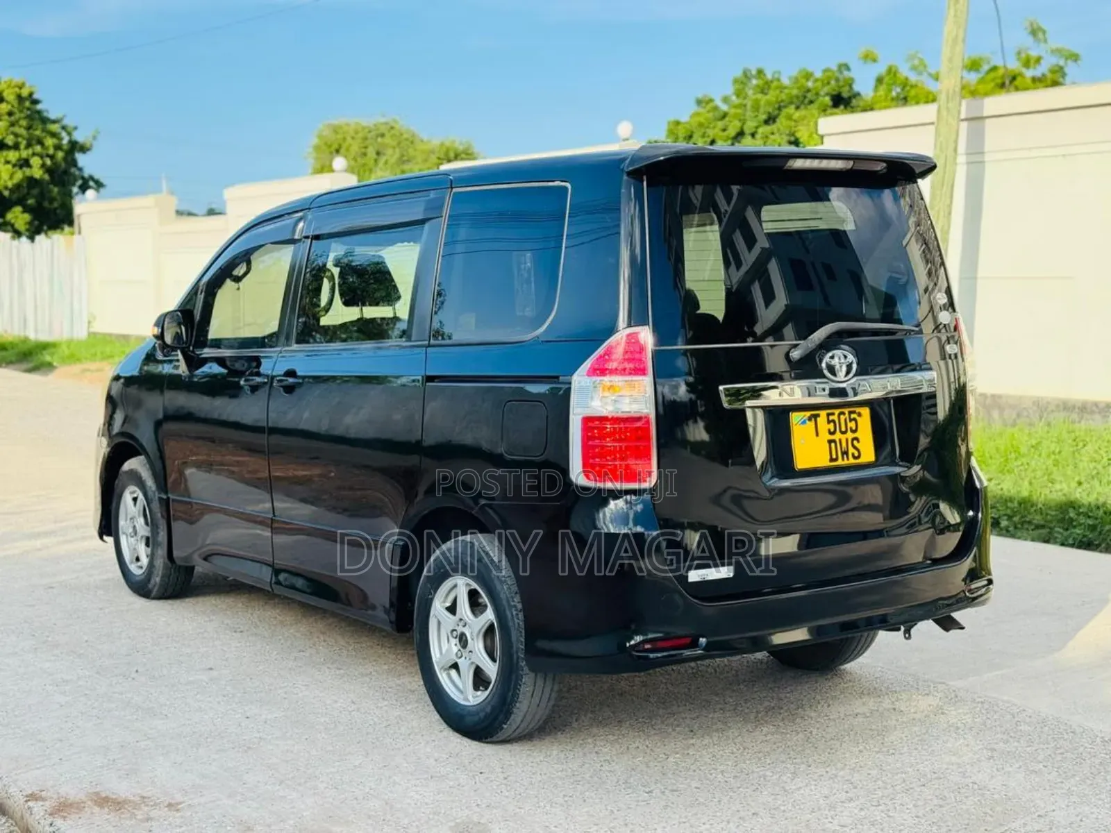 Toyota Noah 2010 Black