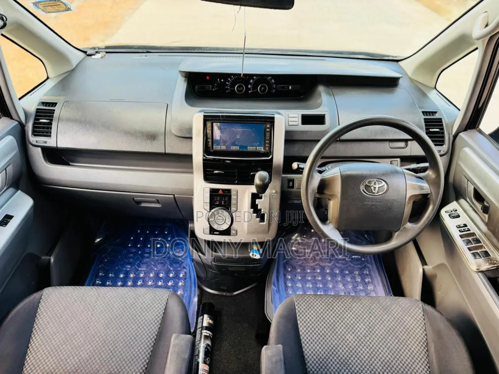 Toyota Noah 2010 Black