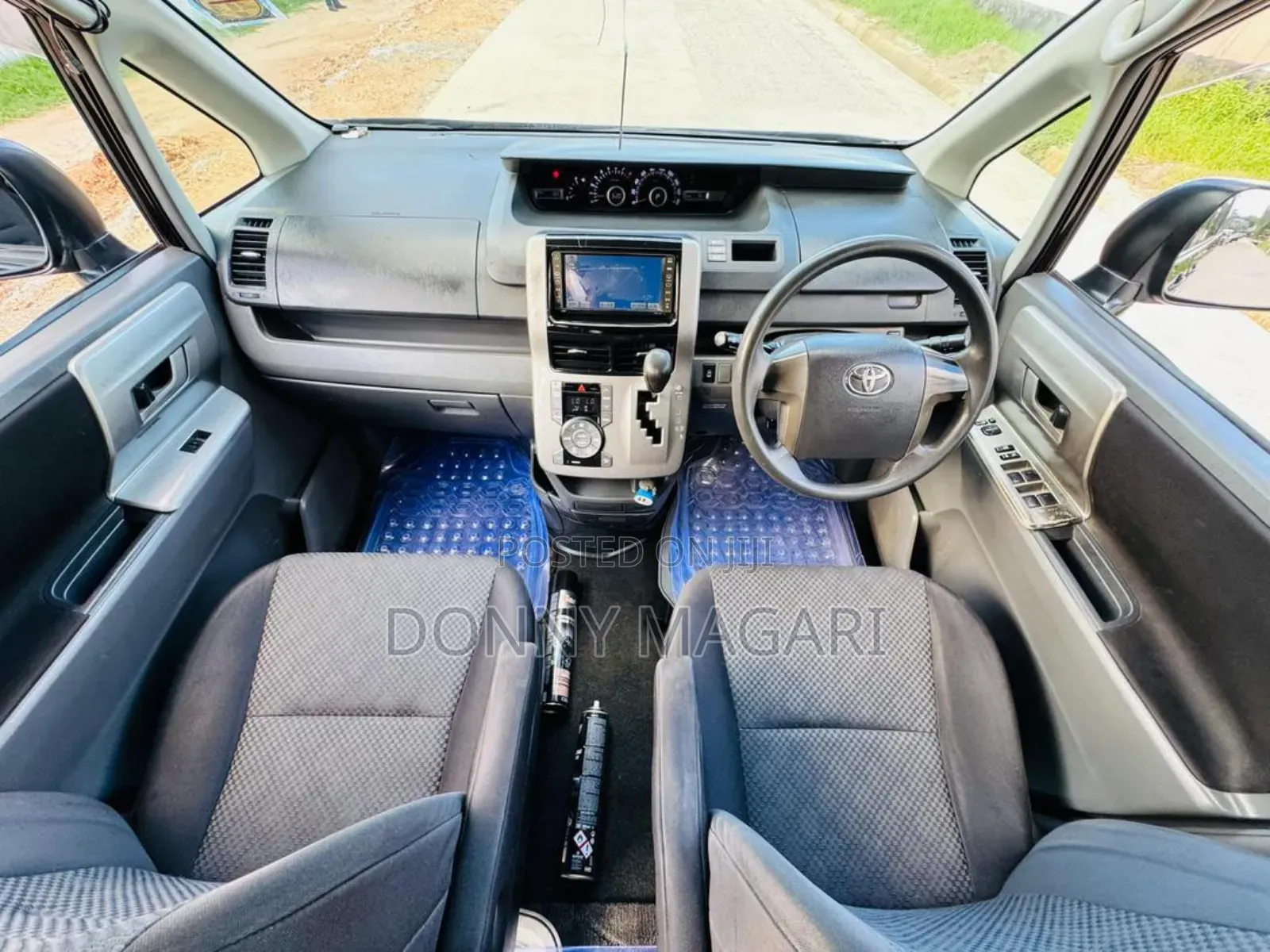 Toyota Noah 2010 Black