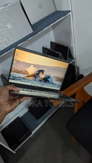 New Laptop Dell 16GB Intel Core i7 SSD 512GB