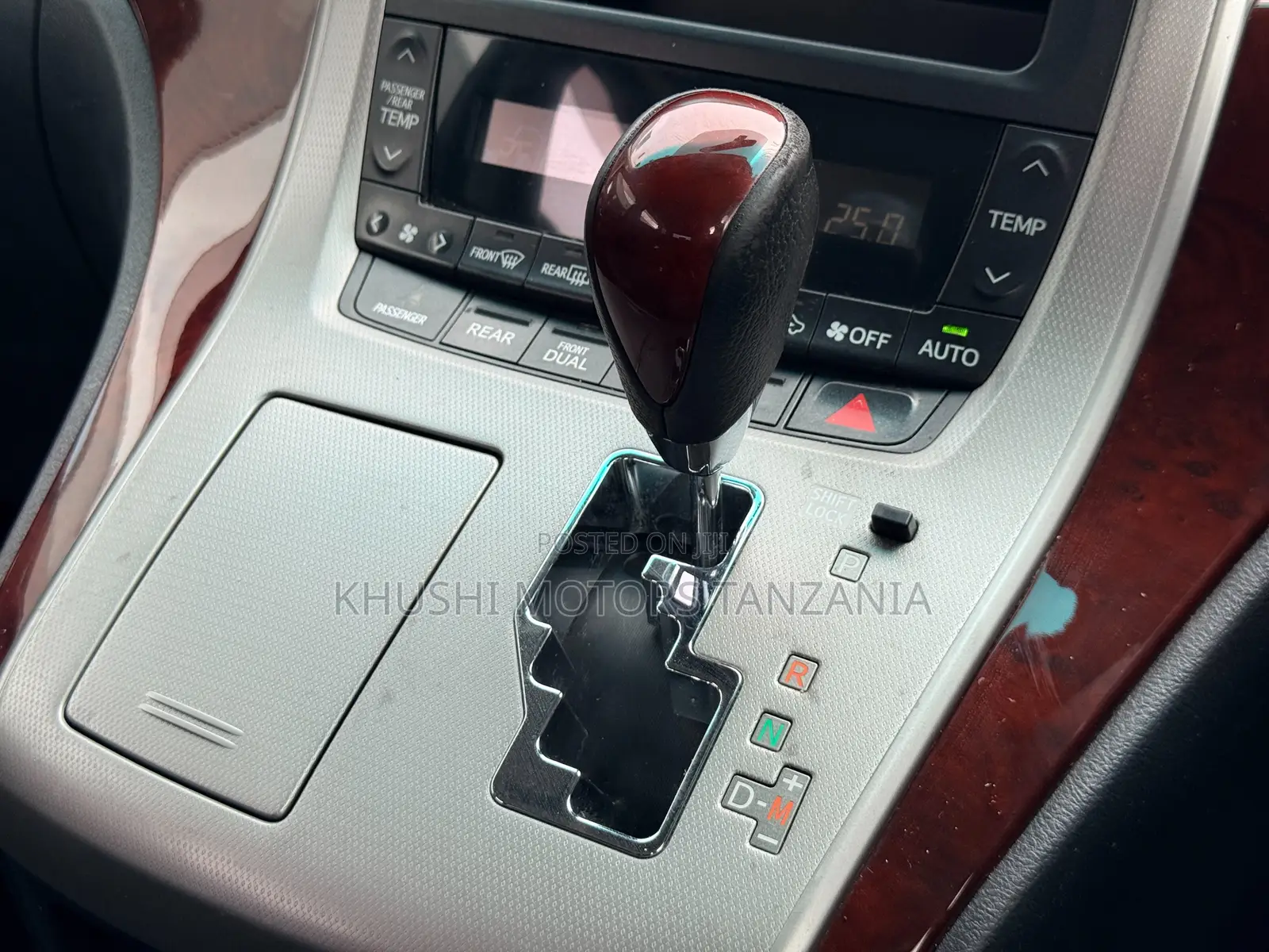 Toyota Alphard 2010 Silver