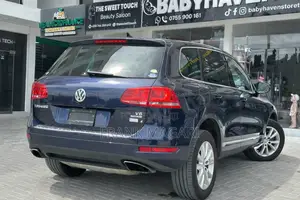 Volkswagen Touareg 2011 Blue