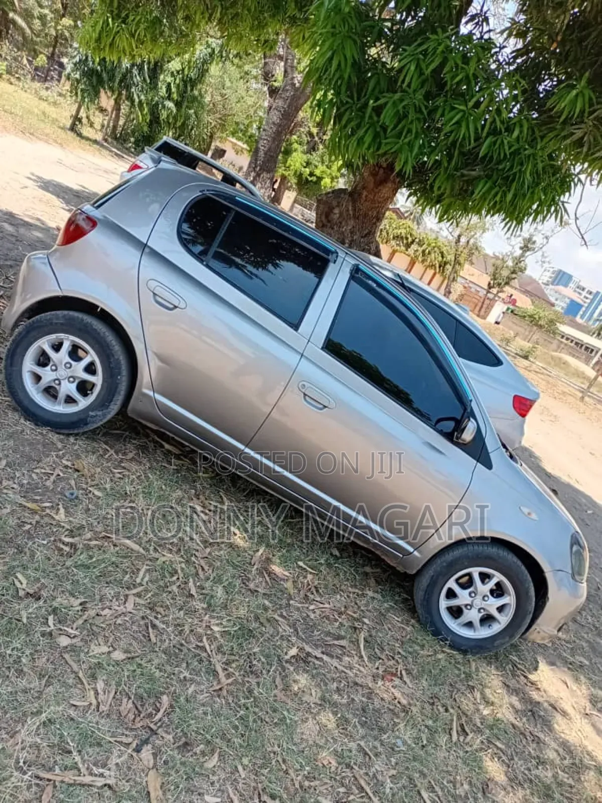 Toyota Vitz 2004 Gray