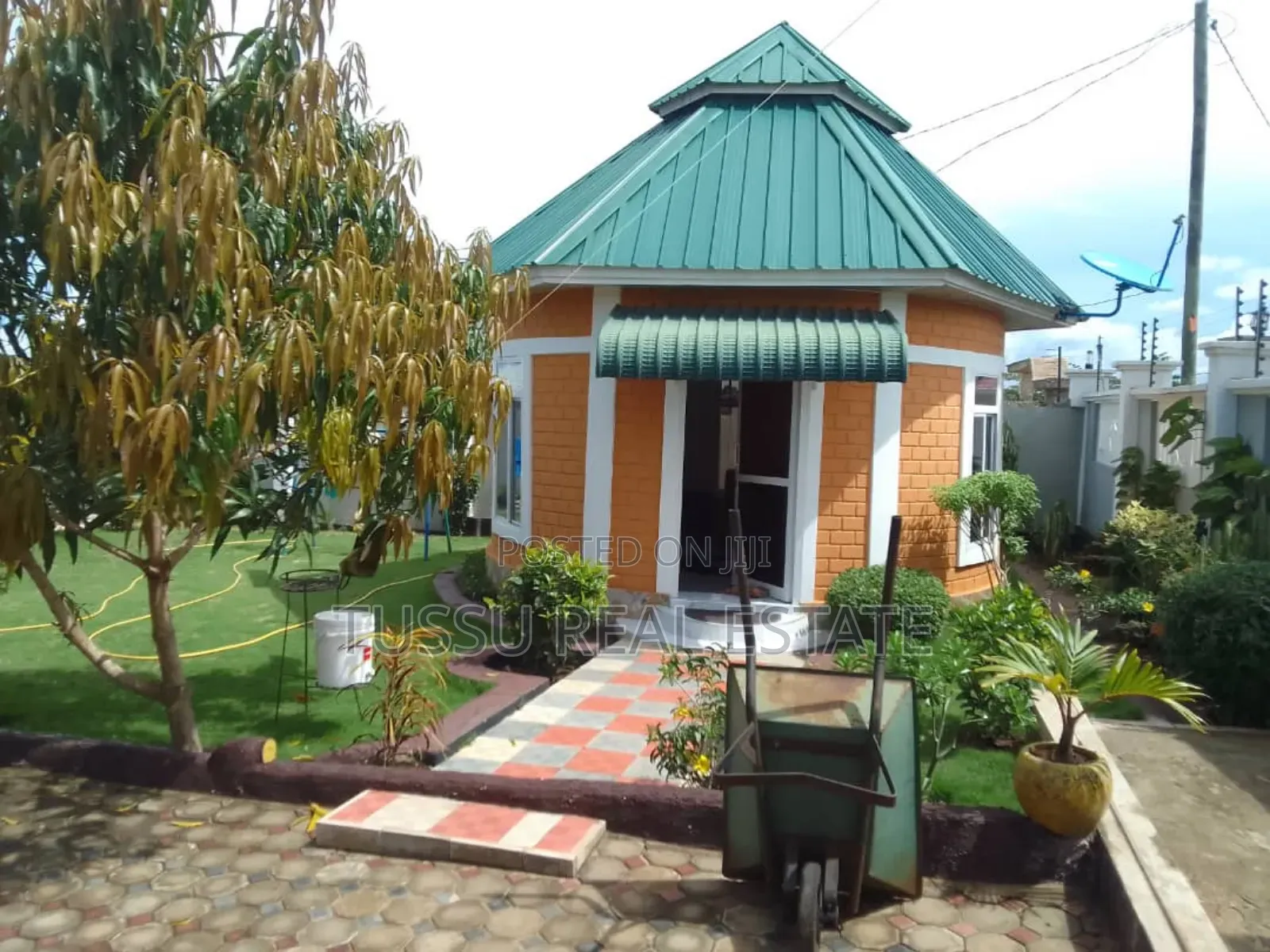5bdrm House in Mabwepande, Kinondoni for sale
