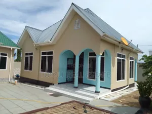 5bdrm House in Mabwepande, Kinondoni for sale