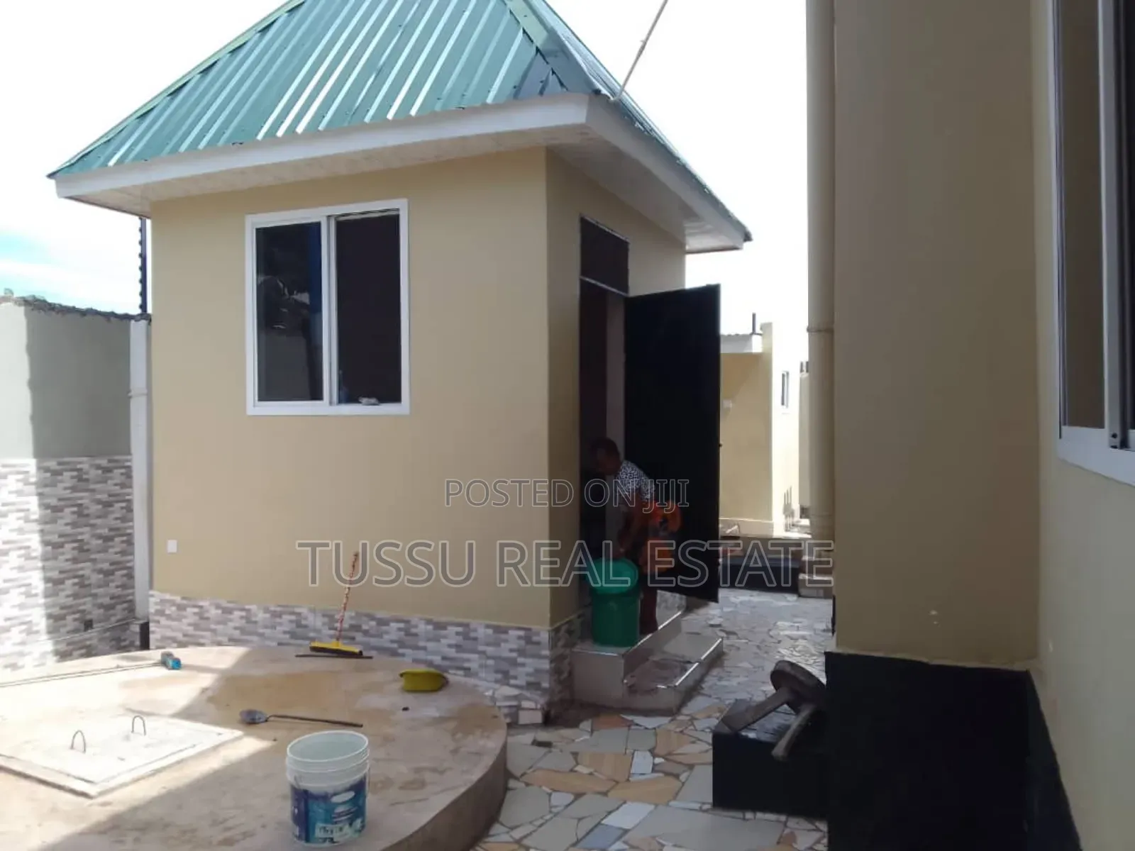 5bdrm House in Mabwepande, Kinondoni for sale