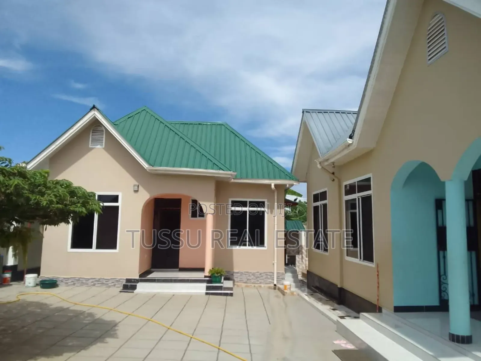 5bdrm House in Mabwepande, Kinondoni for sale