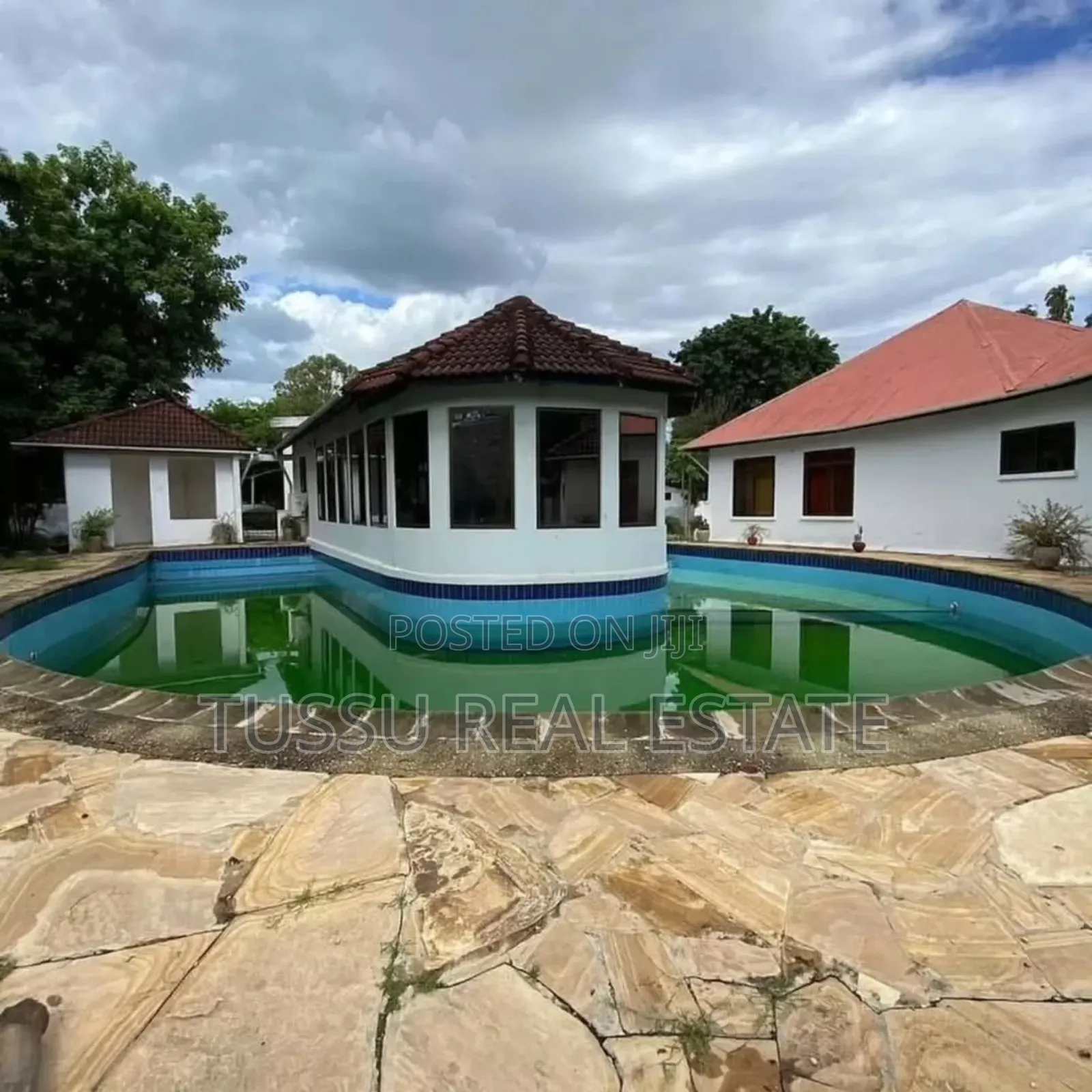 12bdrm House in Kawe Beach, Kinondoni for sale