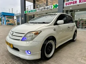 Toyota IST 2004 White
