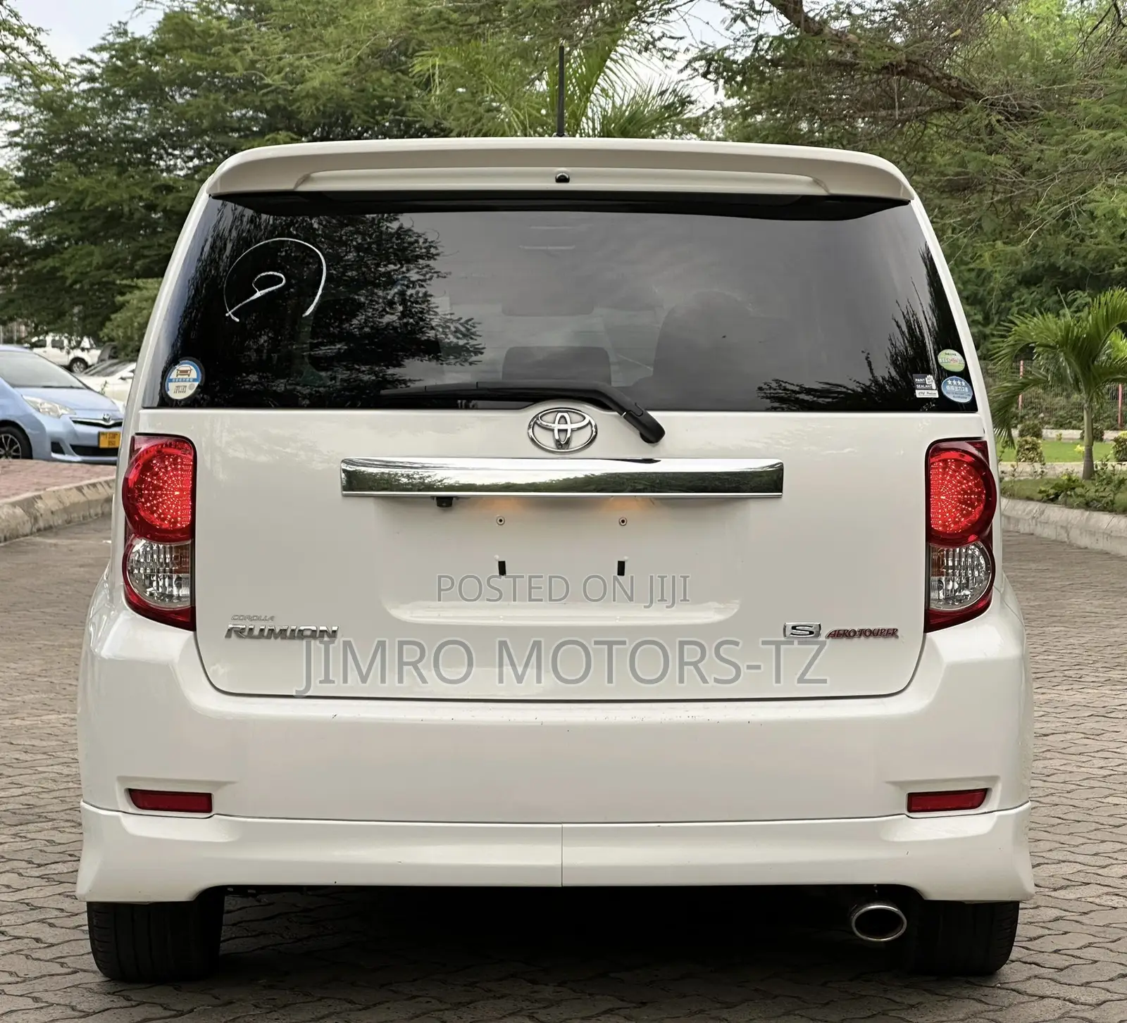 Toyota Corolla Rumion 2009 White