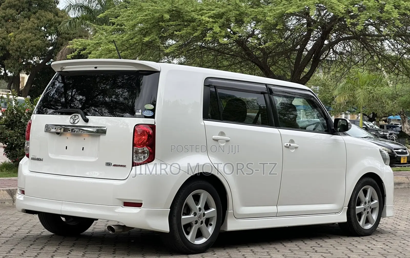 Toyota Corolla Rumion 2009 White