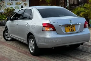 Toyota Belta 2010 Silver