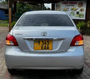 Toyota Belta 2010 Silver