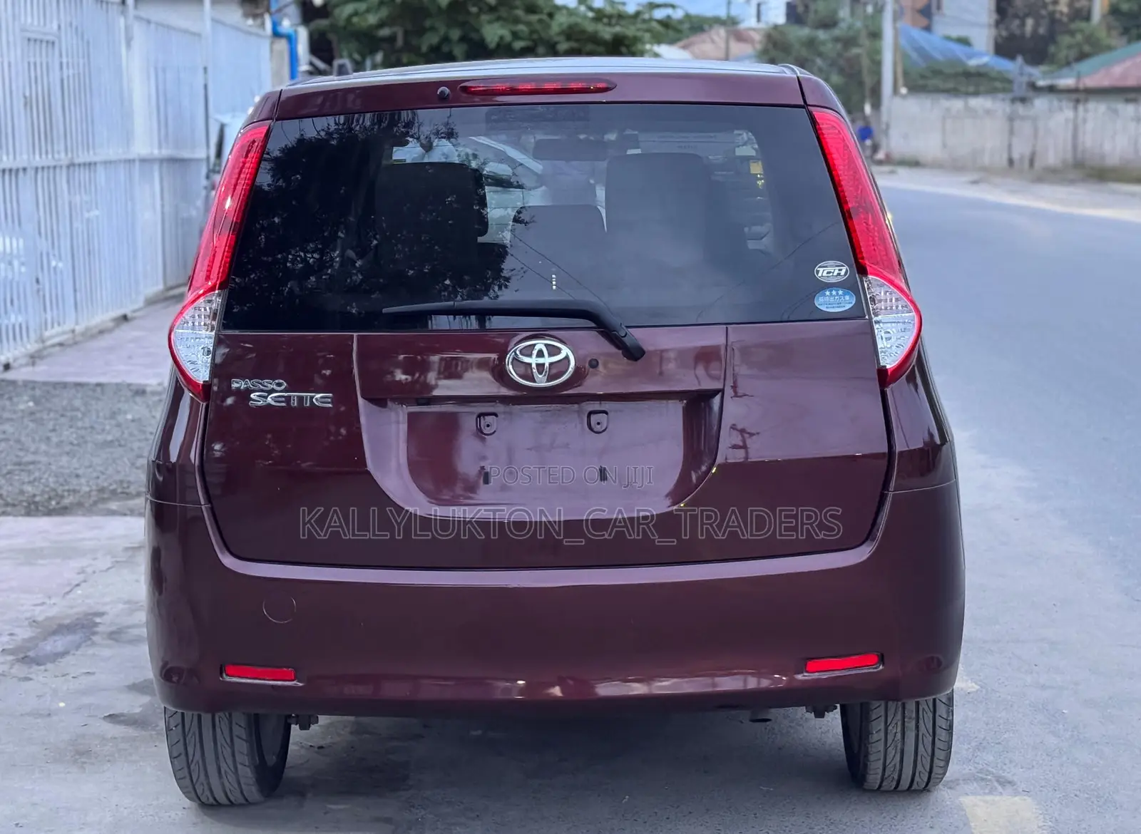 Toyota Passo Sette 2010 Burgundy
