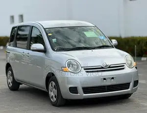 Toyota Sienta 2009 Silver