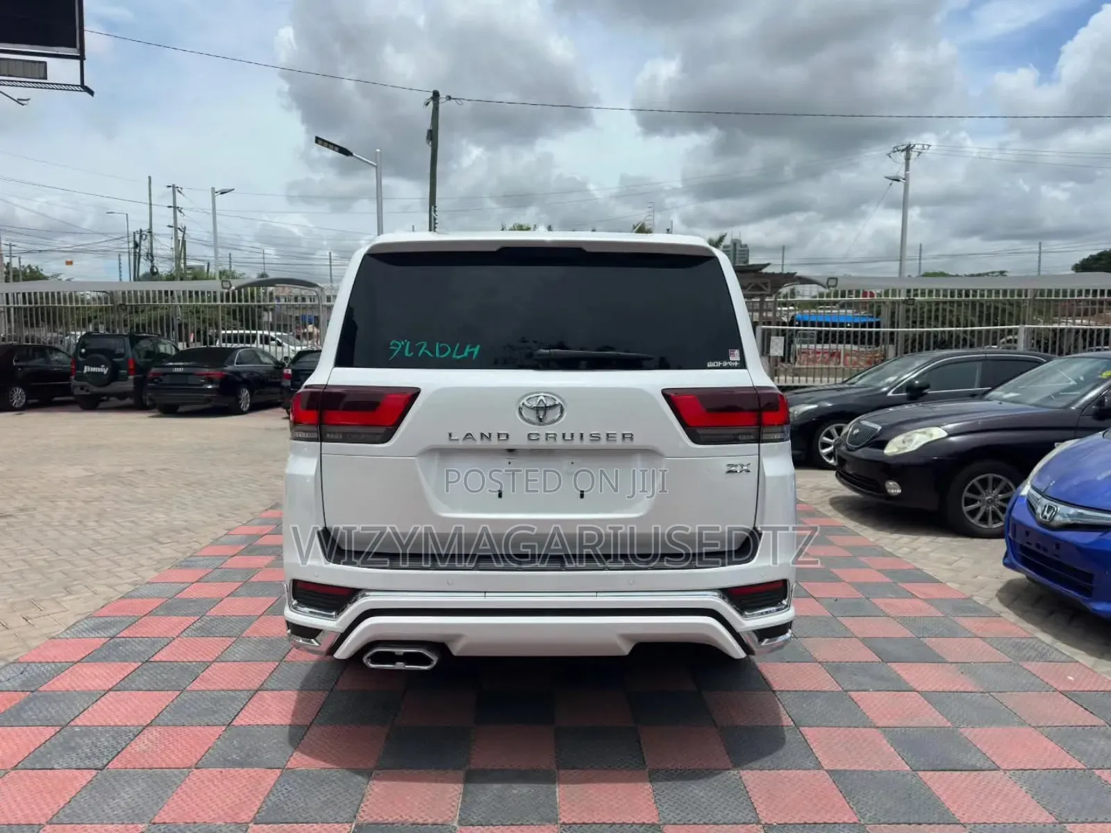 Toyota Land Cruiser 2024 Gold