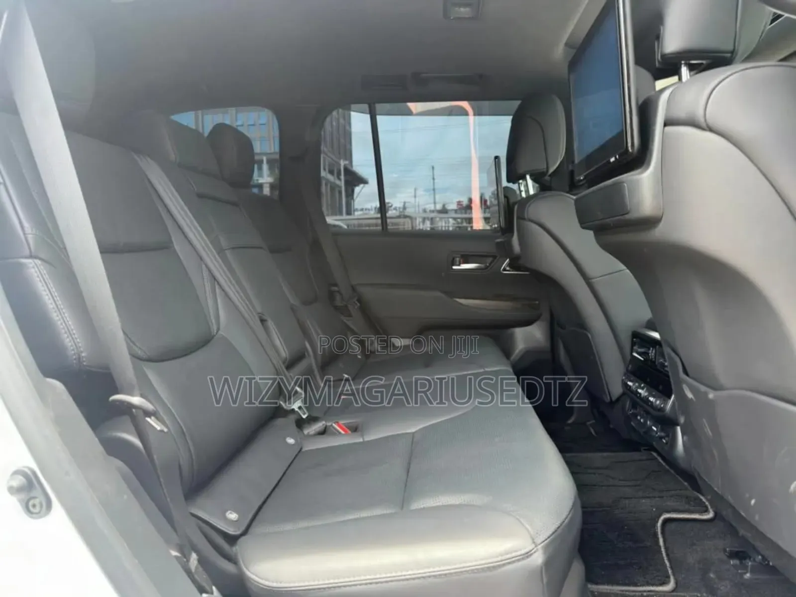 Toyota Land Cruiser 2024 Gold