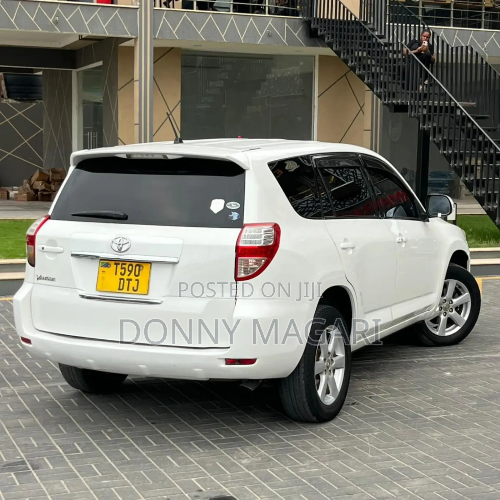 Toyota Vanguard 2009 White