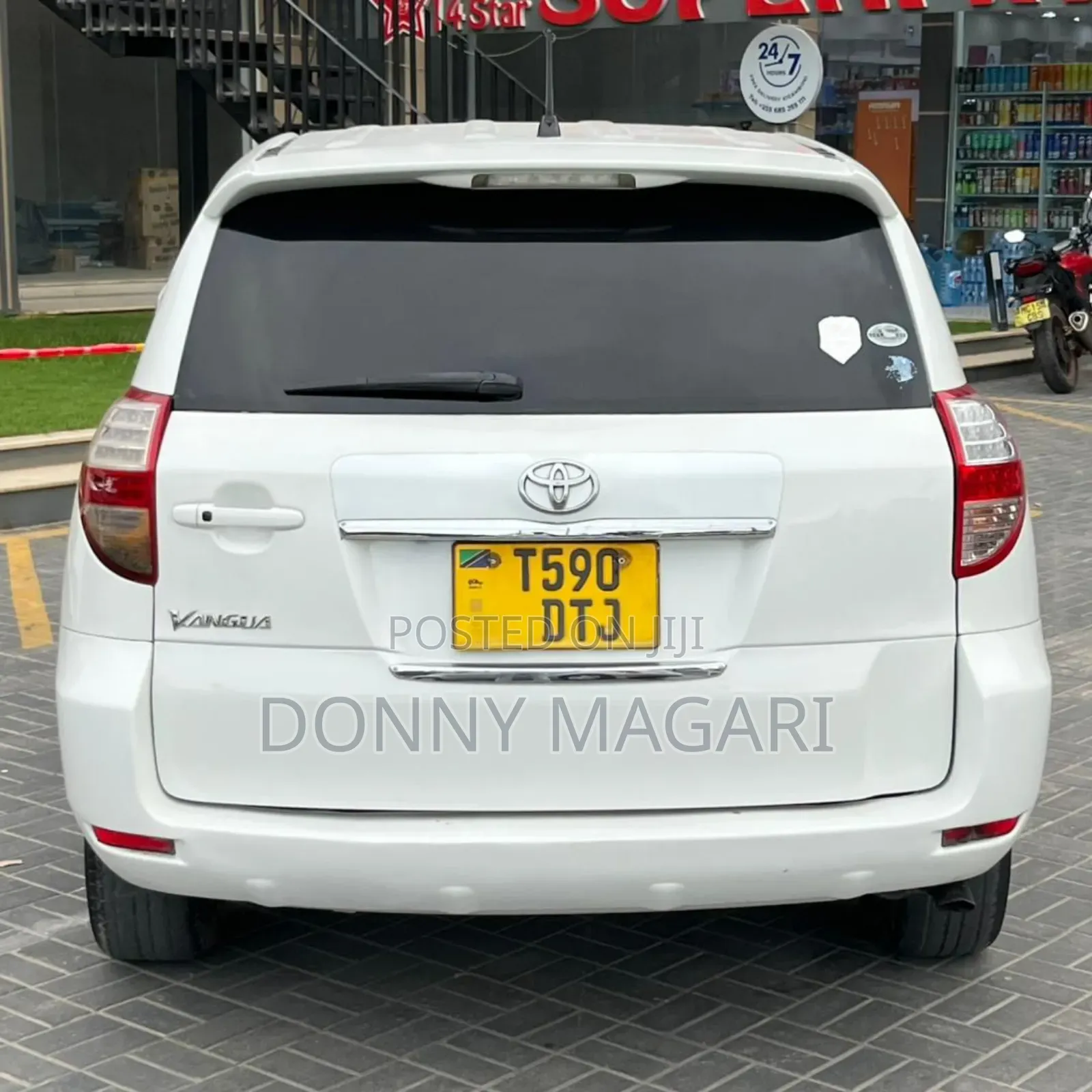 Toyota Vanguard 2009 White