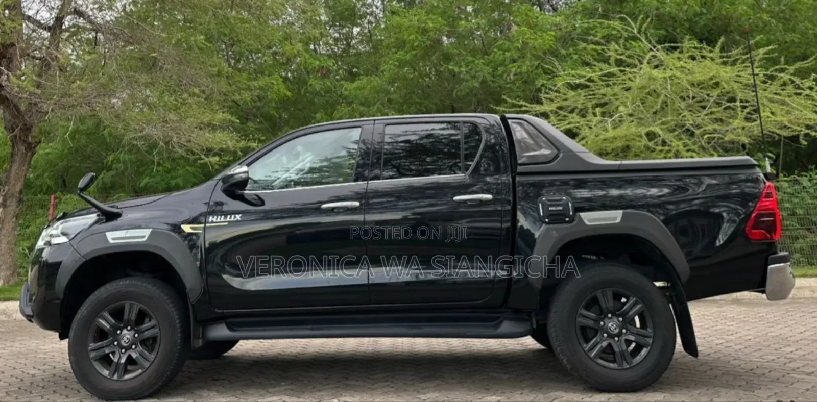 Toyota Hilux 2021 Black