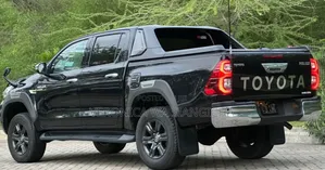 Toyota Hilux 2021 Black