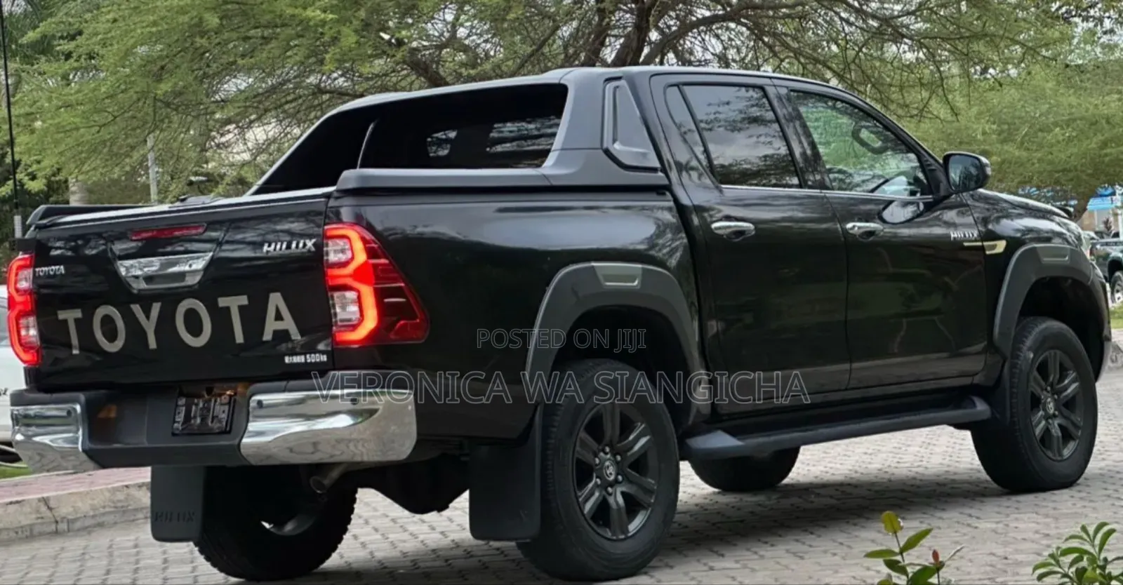 Toyota Hilux 2021 Black