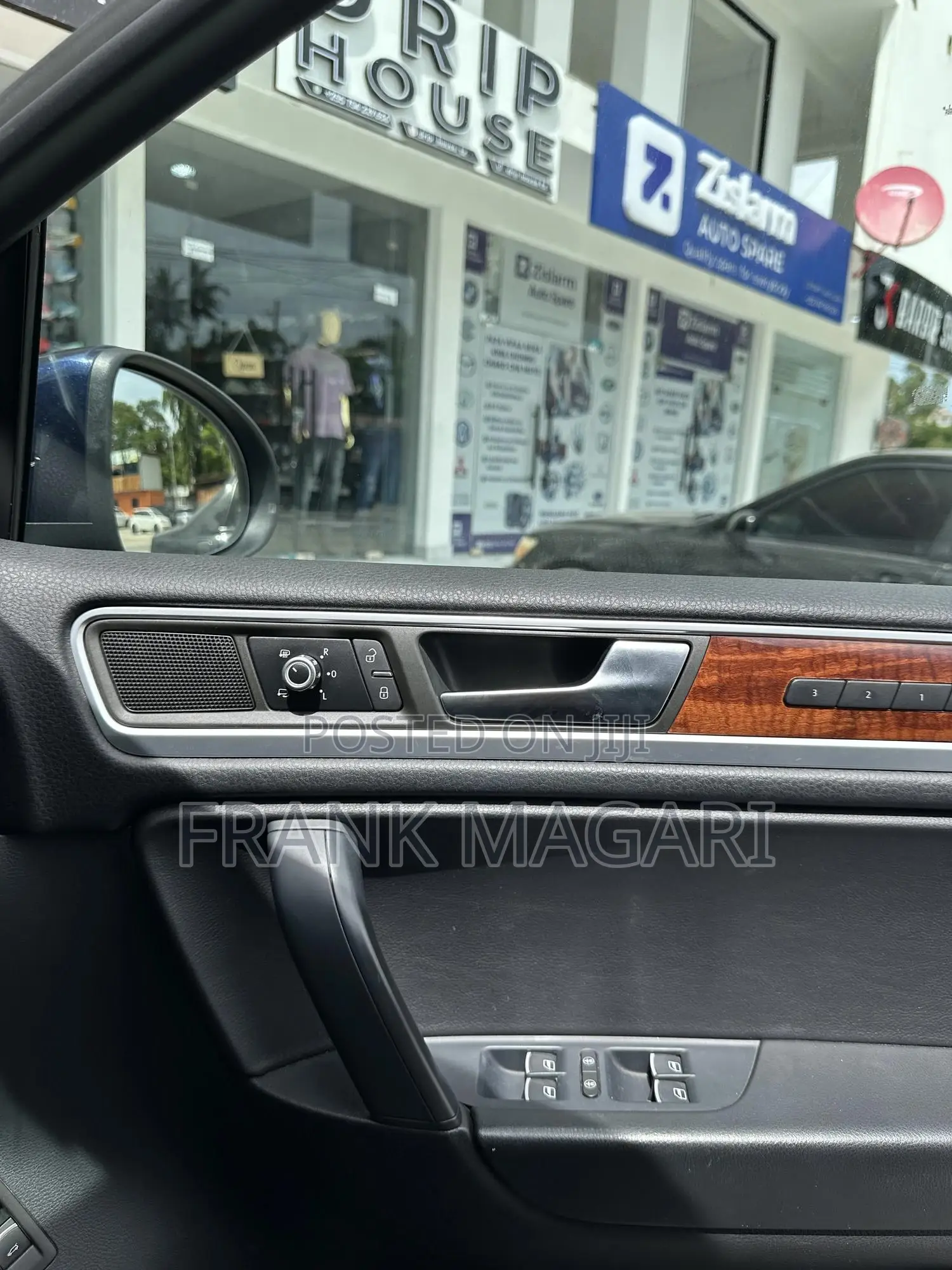 Volkswagen Touareg 2011 Blue