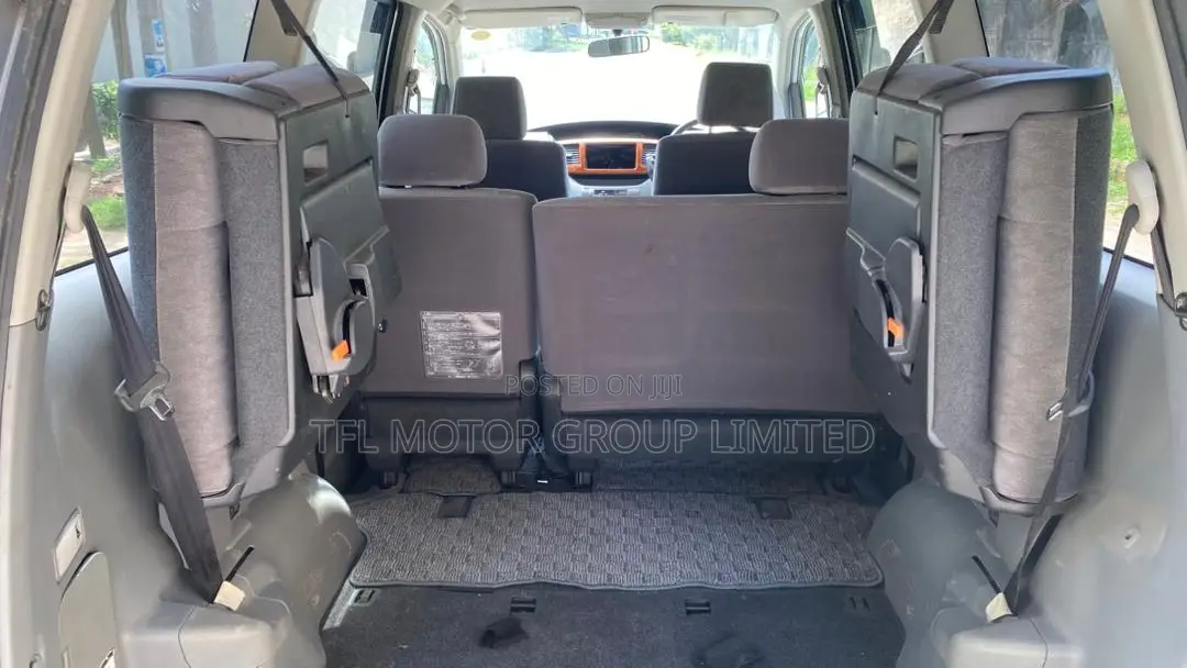 Toyota Noah 2004 Silver