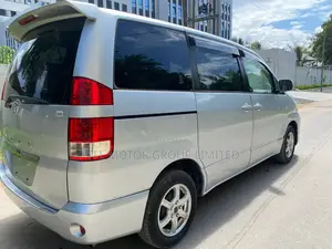 Toyota Noah 2004 Silver