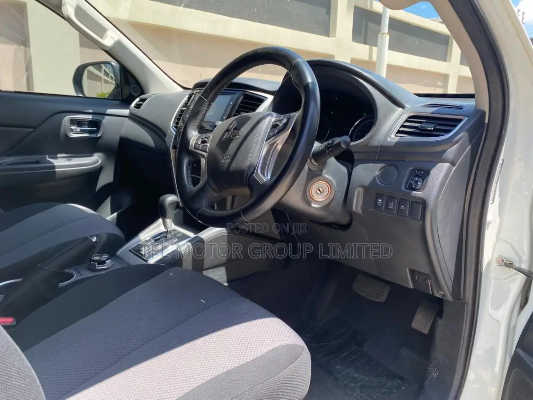 Toyota Noah 2004 Silver