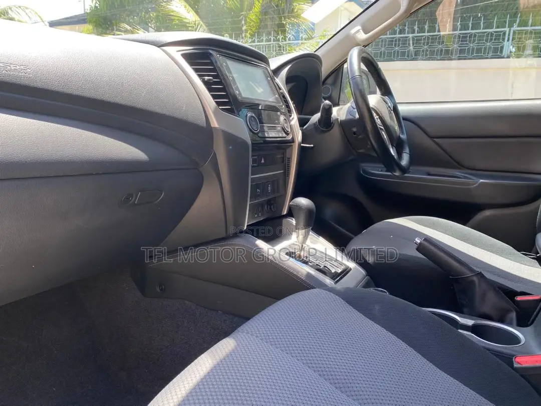 Toyota Noah 2004 Silver
