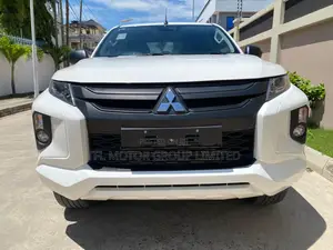 Mitsubishi Triton 2022 White