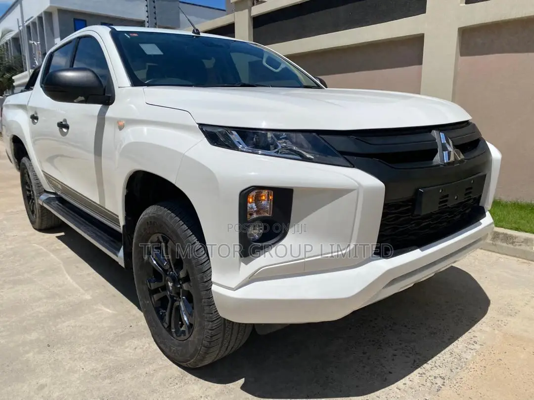 Mitsubishi Triton 2022 White