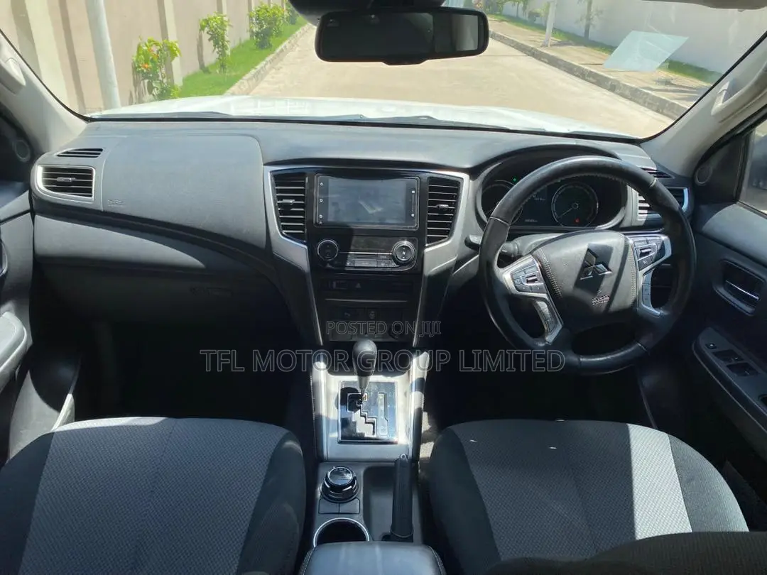 Mitsubishi Triton 2022 White