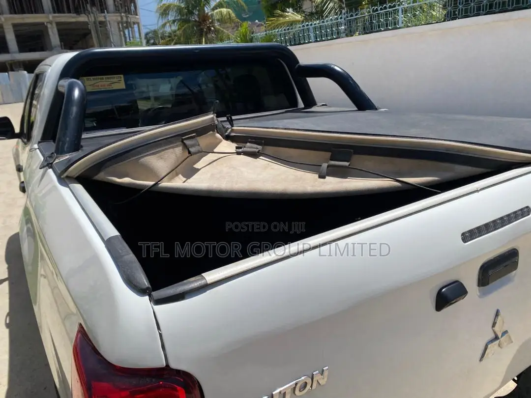 Mitsubishi Triton 2022 White