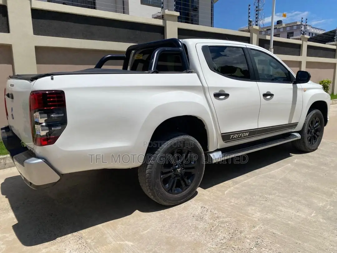 Mitsubishi Triton 2022 White